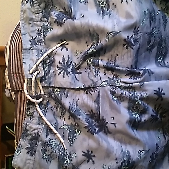 St. John's Bay board shorts size large - Picture 3 of 4